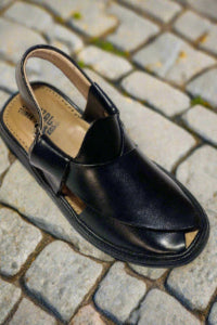 Gogo chappal black